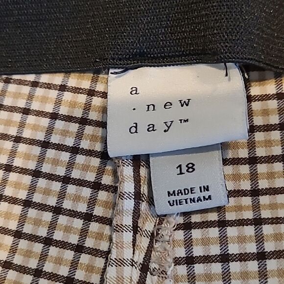 A New Day Checkered Ankle Pants - Picture 3 of 11
